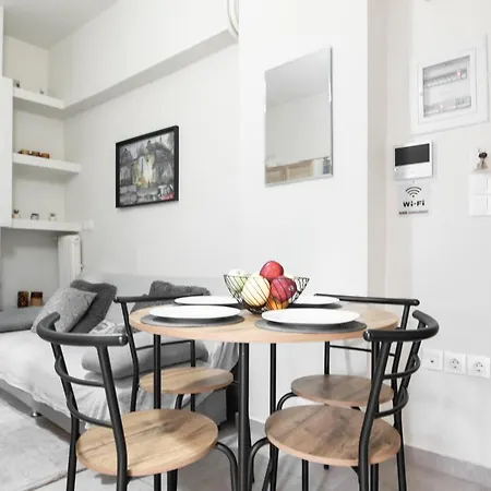 Cozy Cityscape In Apartment Athens